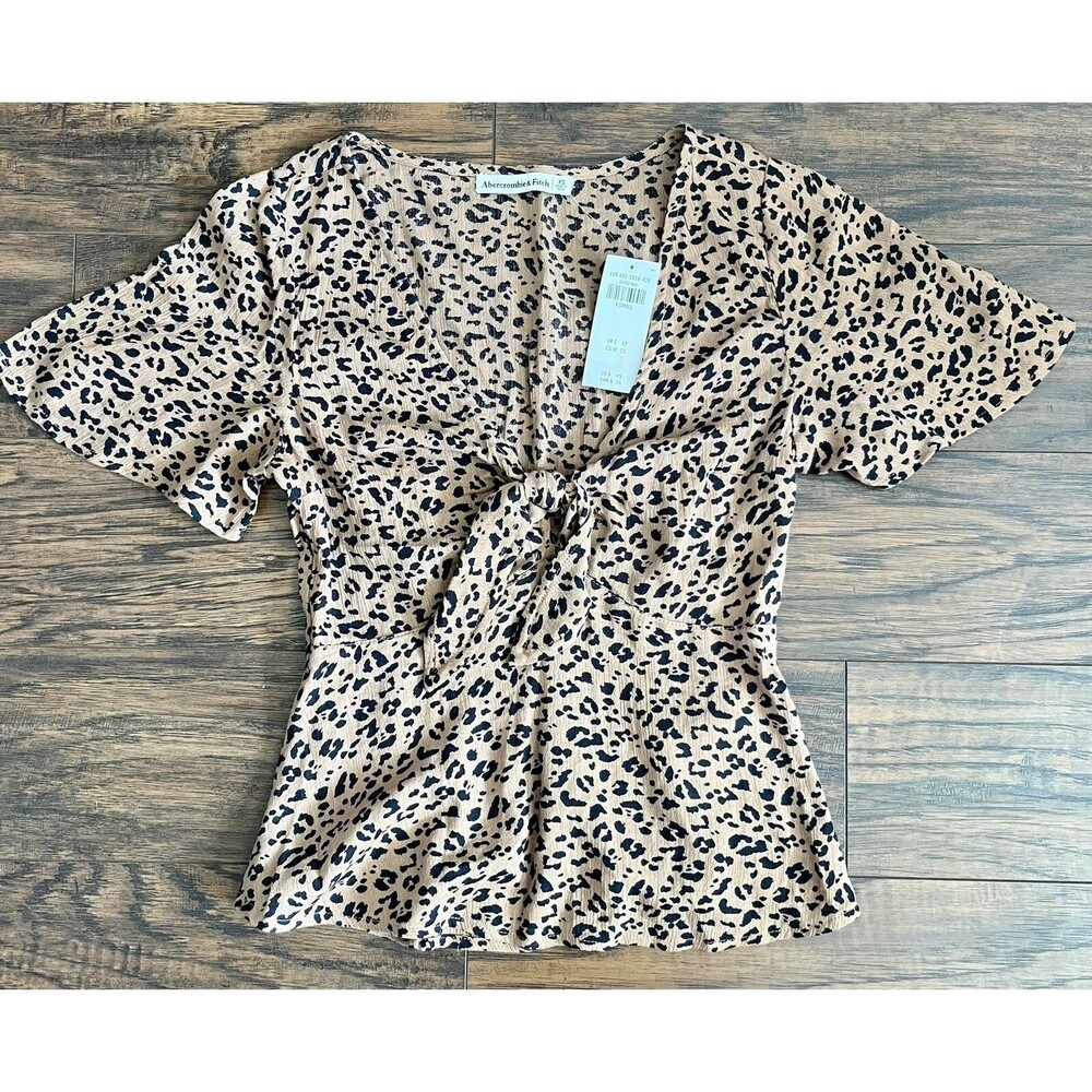 Abercrombie & Fitch Women’s Leopard Print Short Sleeve V-Neck Shirt XS NWT